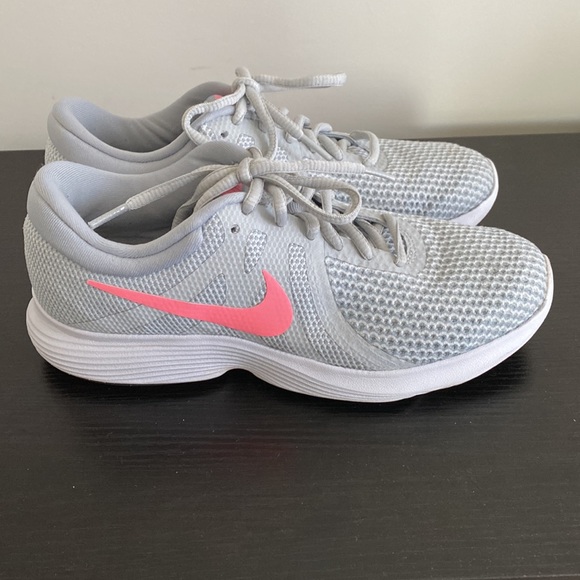 Gently Used Women’s Nike Sneakers - Picture 2 of 5